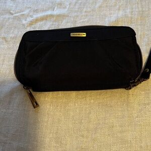 Travelon wallet in black. Zipper close. Wristlet strap. Great for travel.